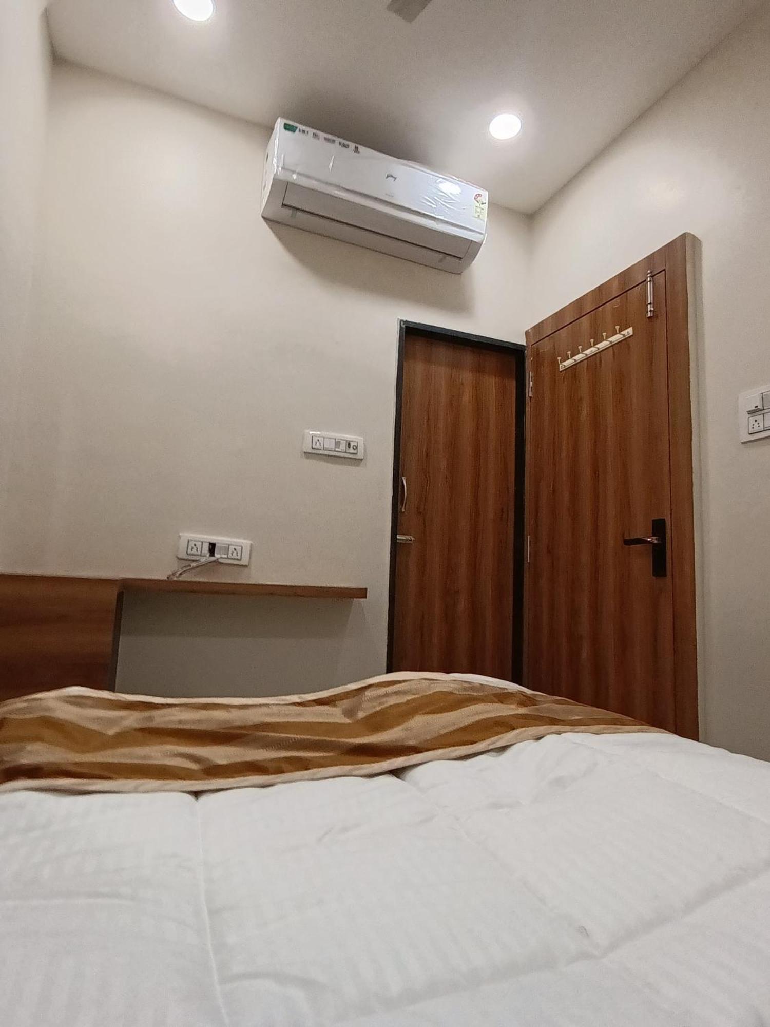 Shree Shyamraj Hotel 우자인 외부 사진