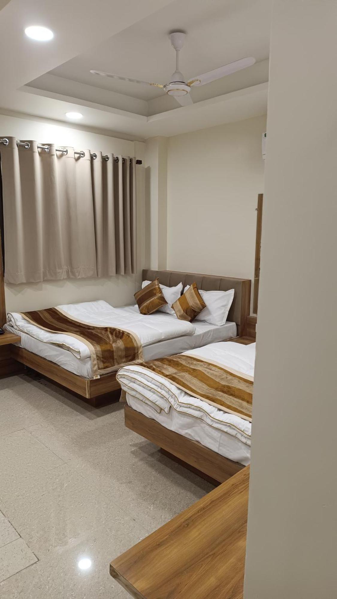 Shree Shyamraj Hotel 우자인 외부 사진