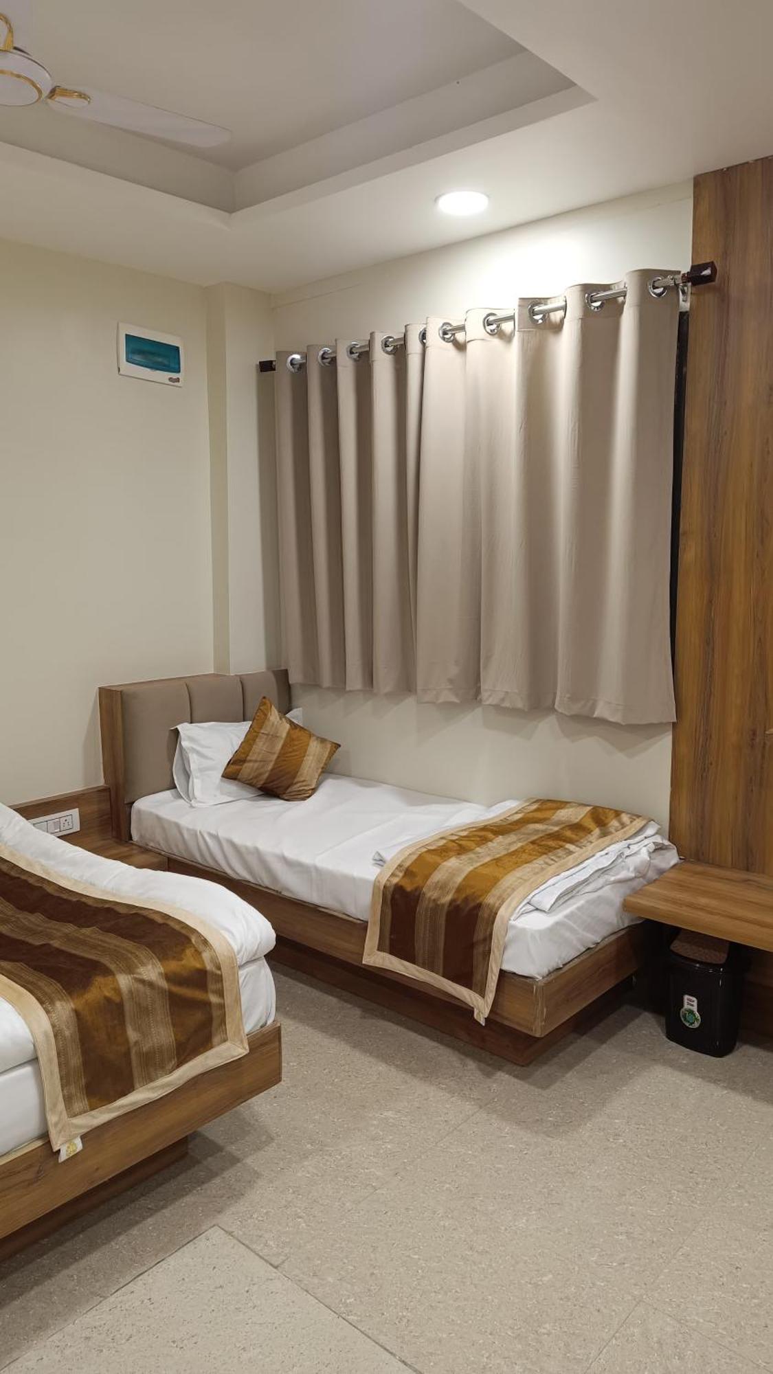 Shree Shyamraj Hotel 우자인 외부 사진