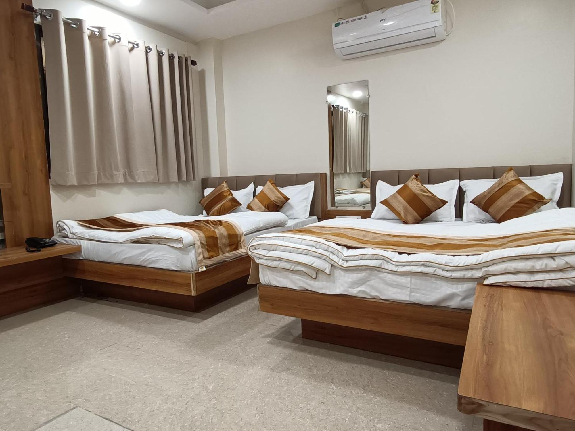 Shree Shyamraj Hotel 우자인 외부 사진