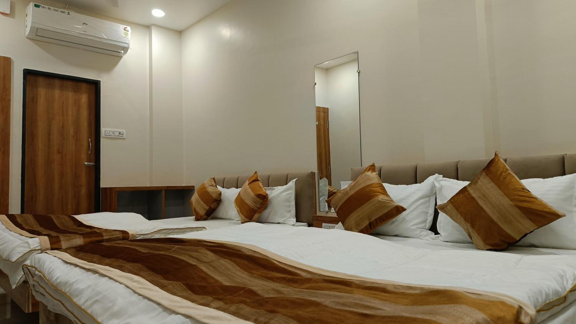 Shree Shyamraj Hotel 우자인 외부 사진