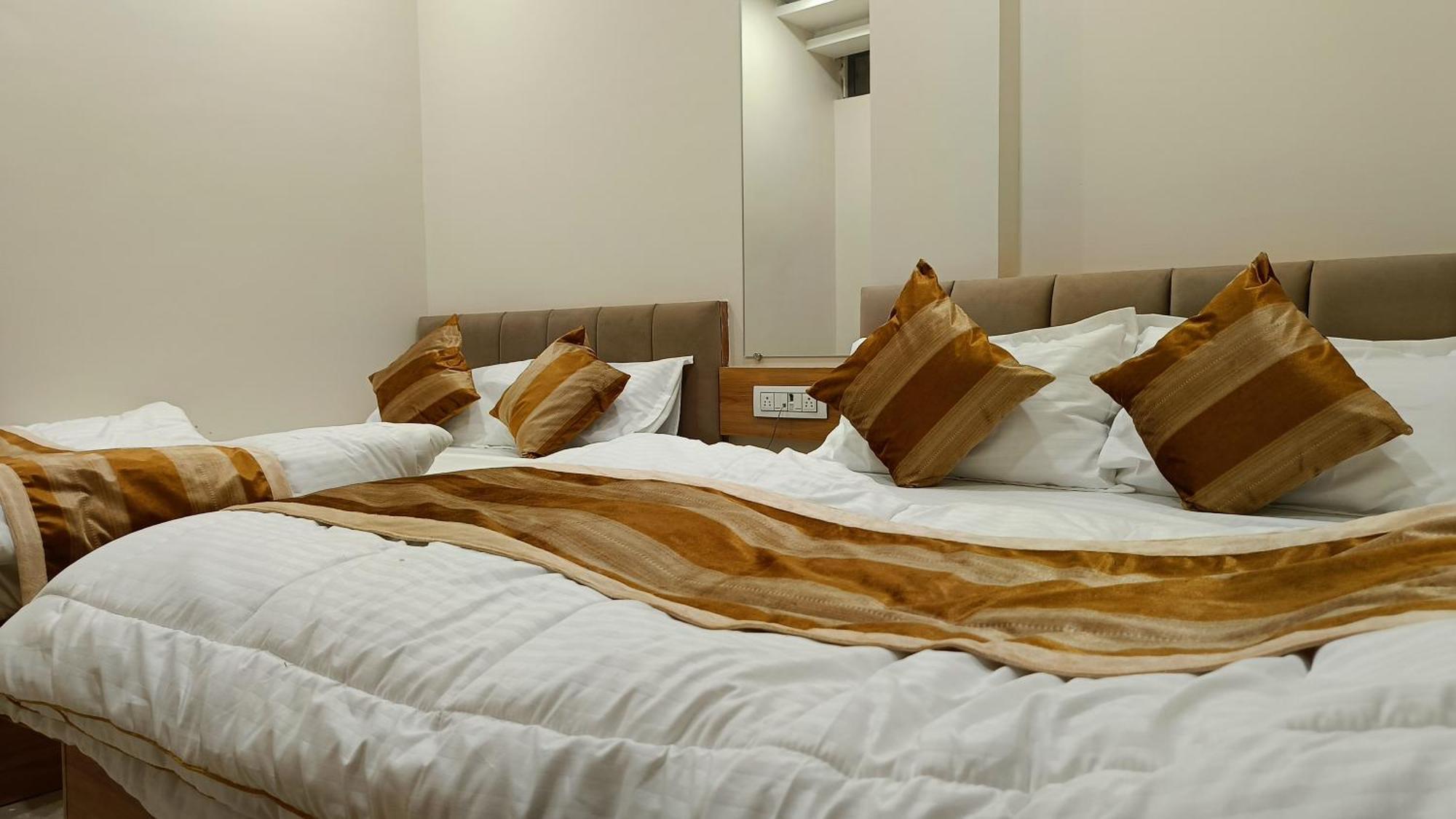 Shree Shyamraj Hotel 우자인 외부 사진