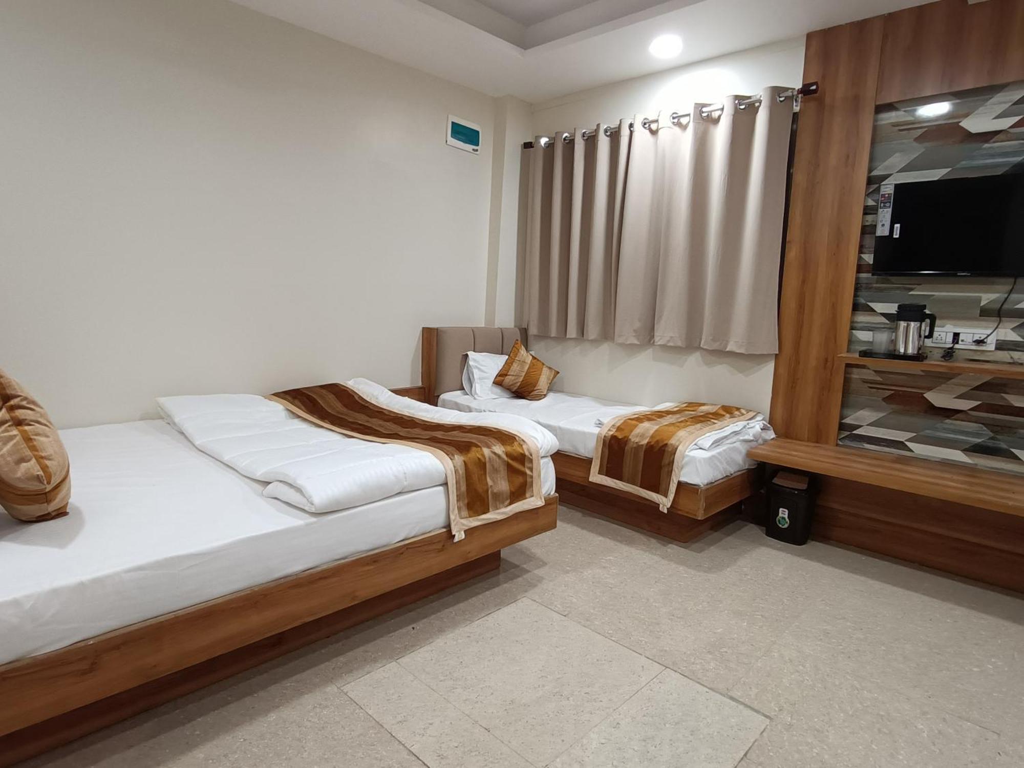 Shree Shyamraj Hotel 우자인 외부 사진