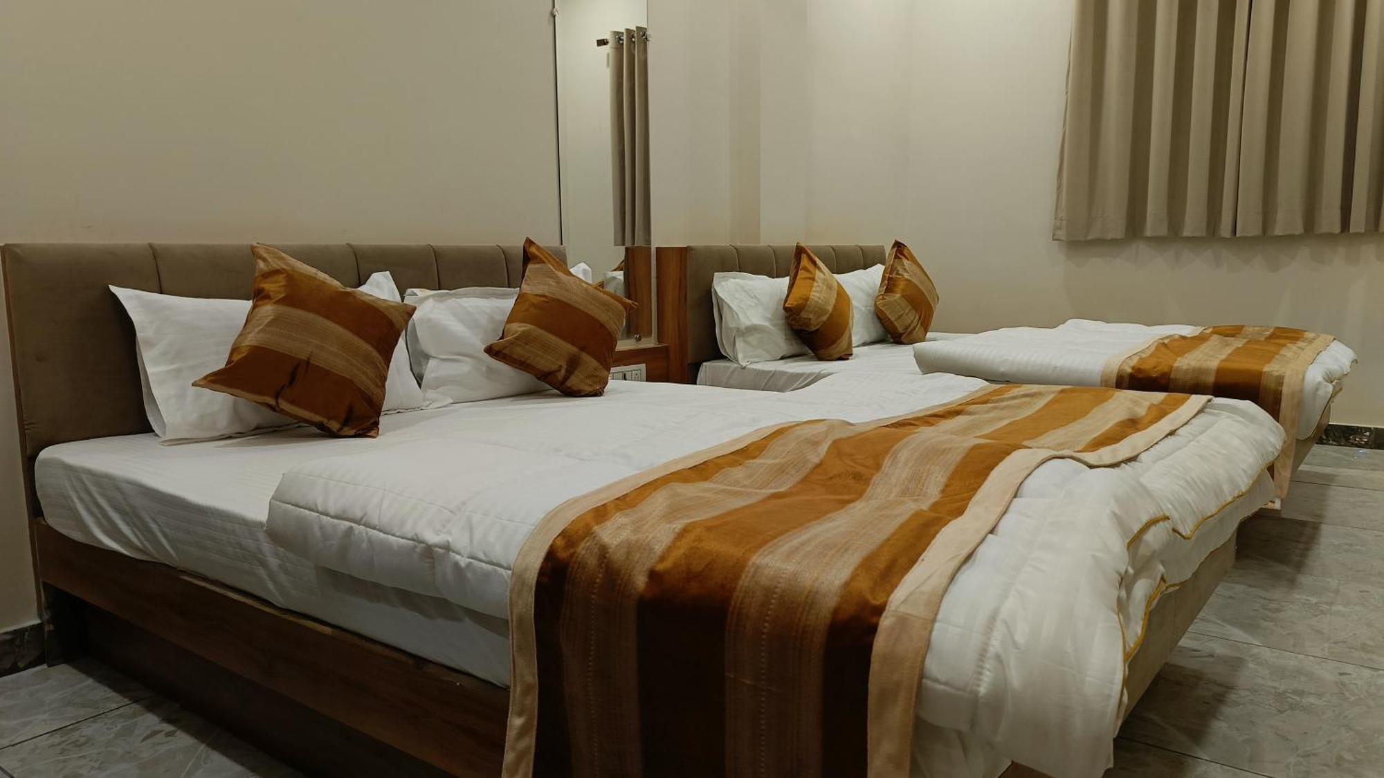 Shree Shyamraj Hotel 우자인 외부 사진