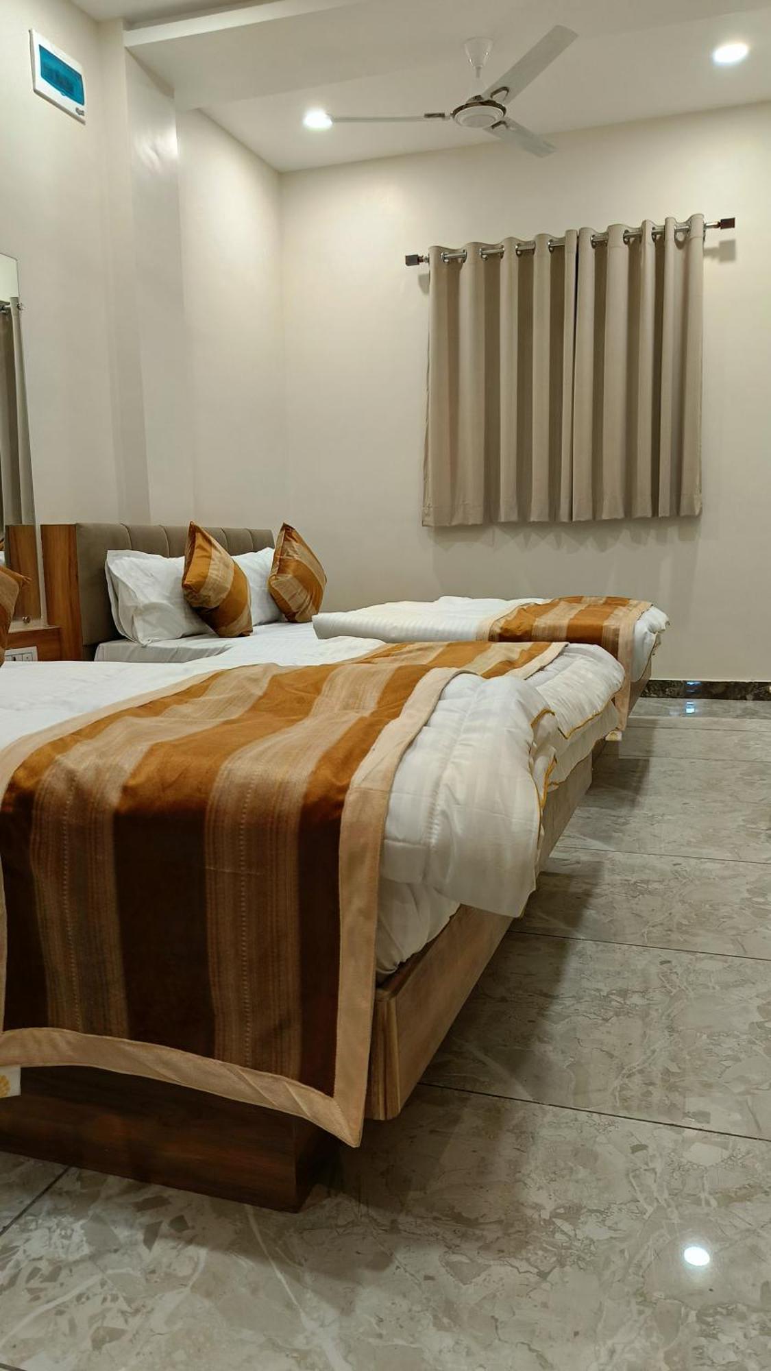 Shree Shyamraj Hotel 우자인 외부 사진