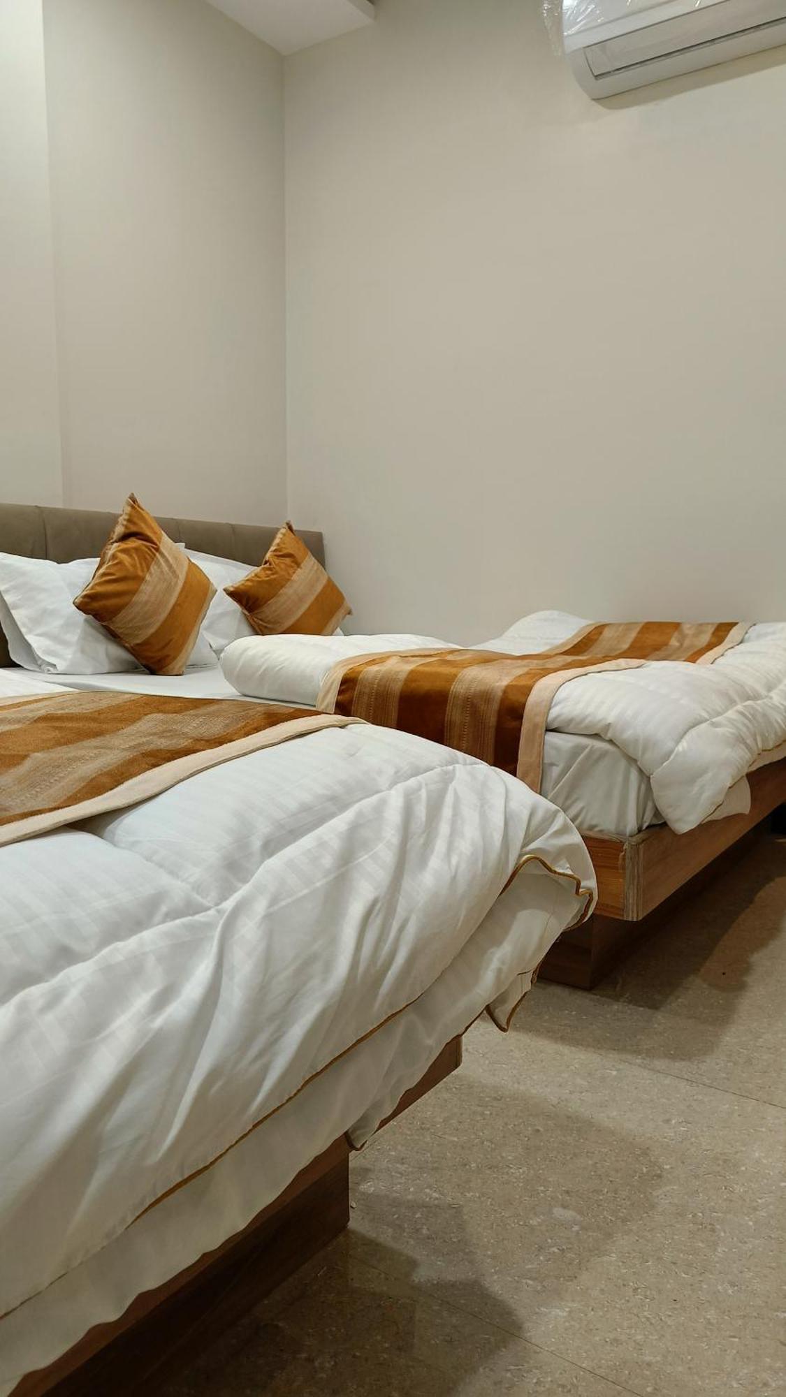 Shree Shyamraj Hotel 우자인 외부 사진