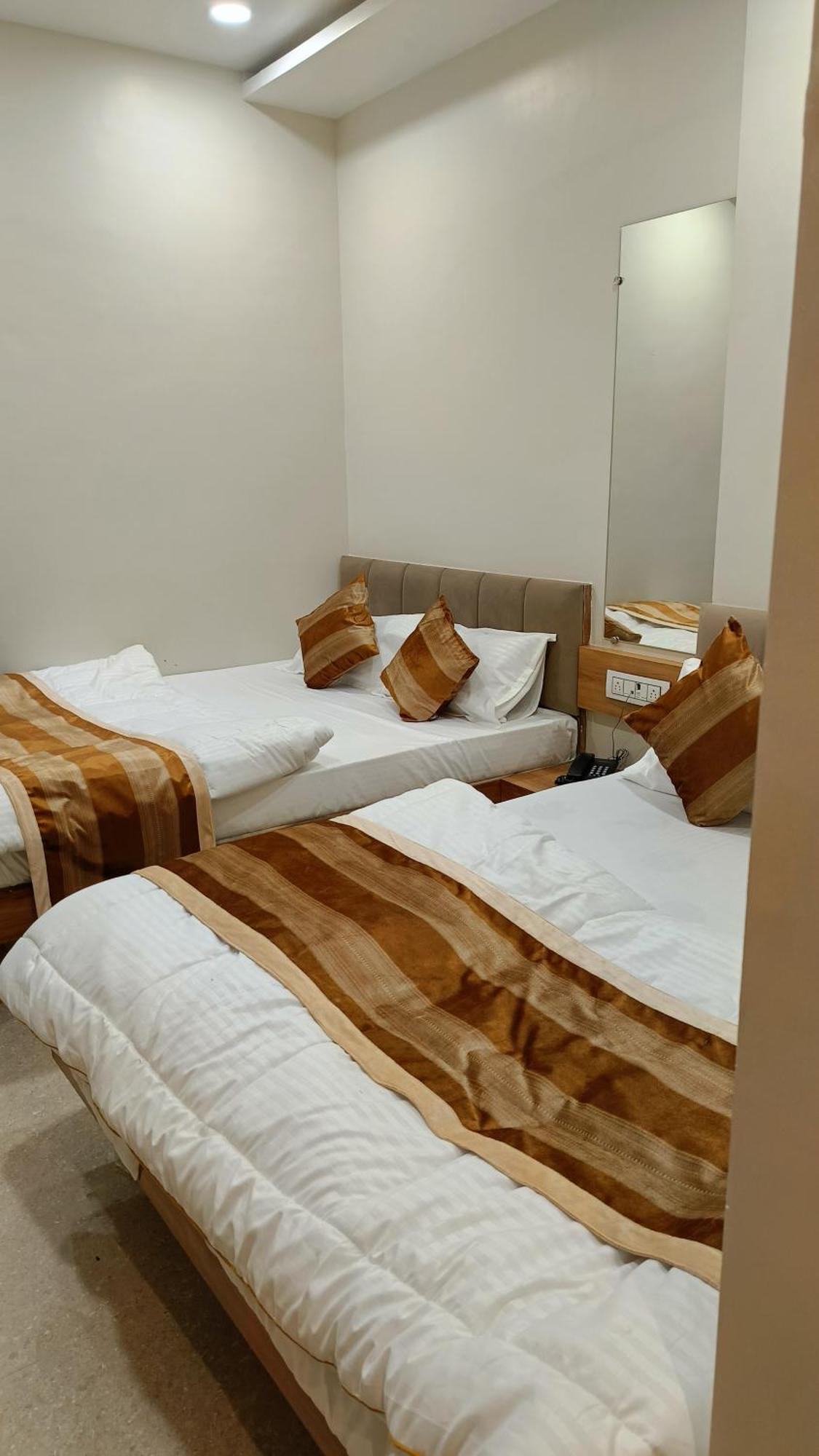 Shree Shyamraj Hotel 우자인 외부 사진