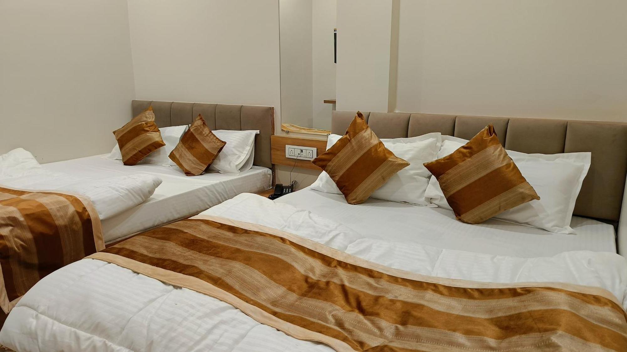 Shree Shyamraj Hotel 우자인 외부 사진