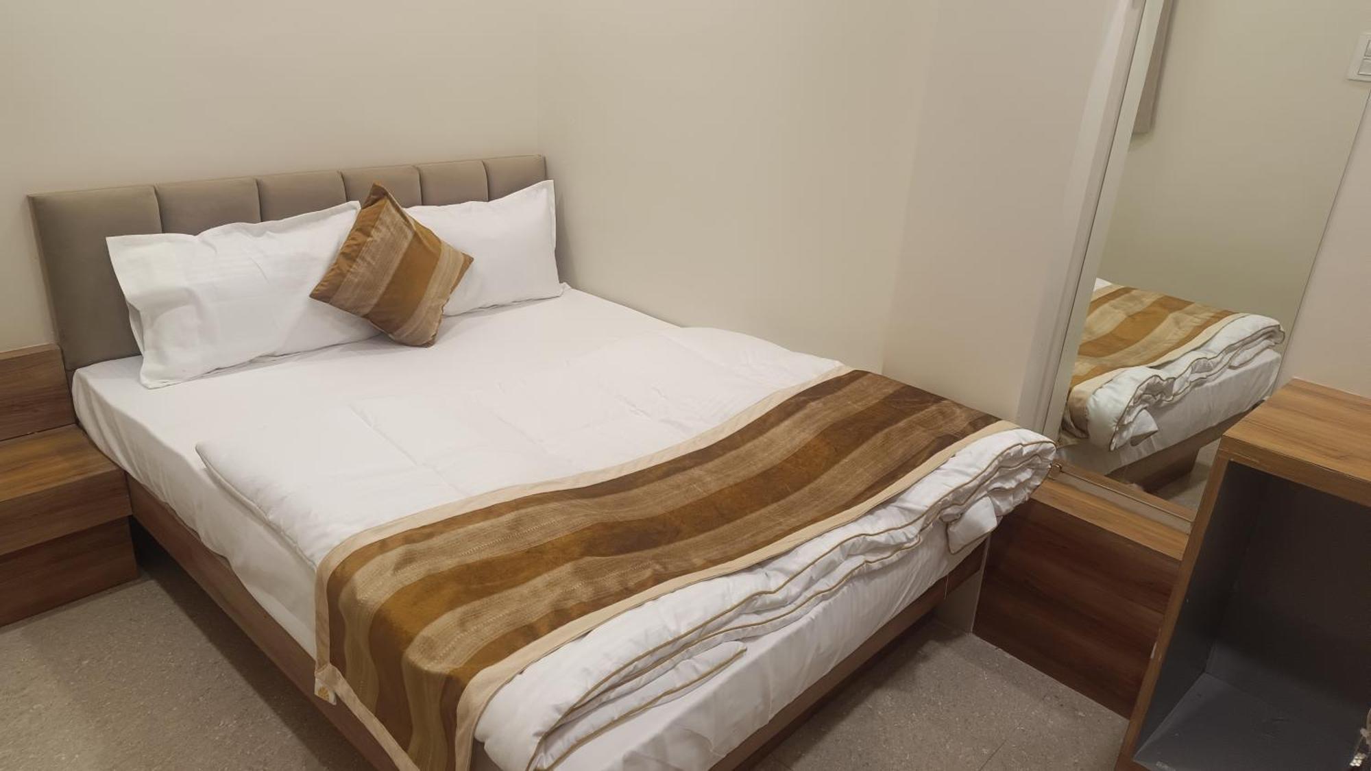 Shree Shyamraj Hotel 우자인 외부 사진